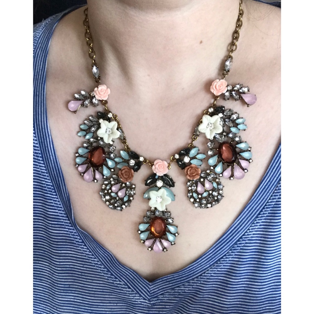 PASTEL AND GOLD STATEMENT NECKLACE